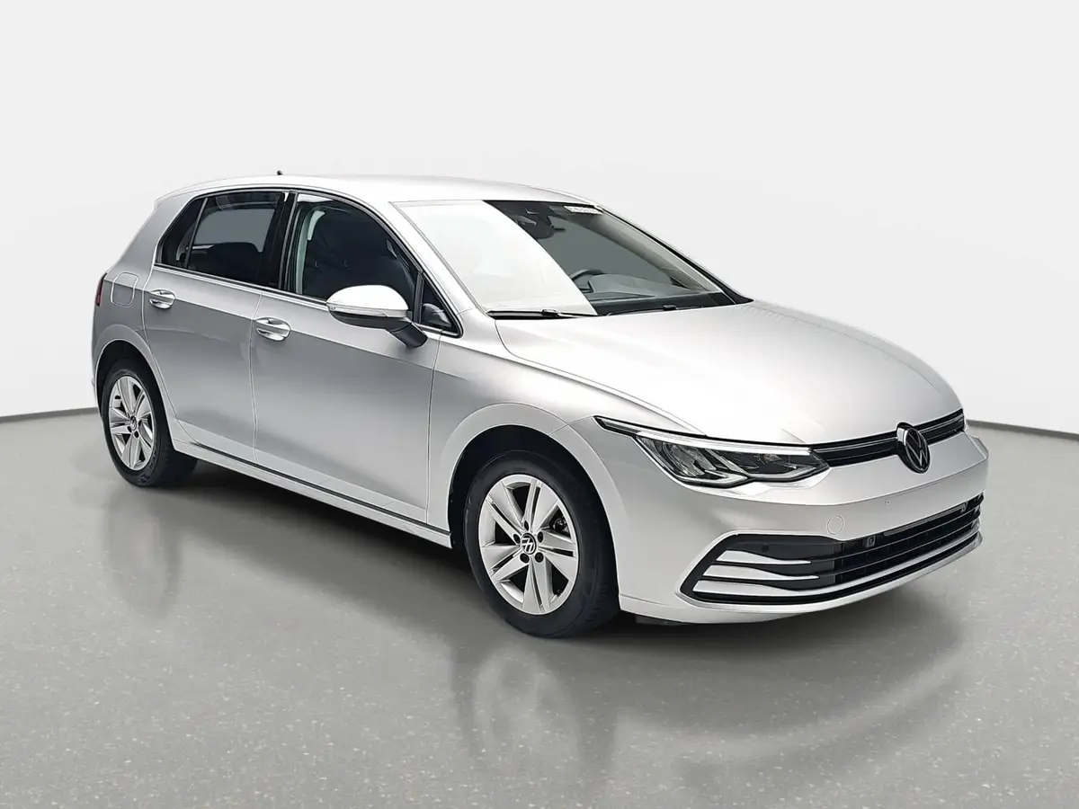 VW GOLF VIII 2.0 TDI LIFE NAVI LED KAMERA LM