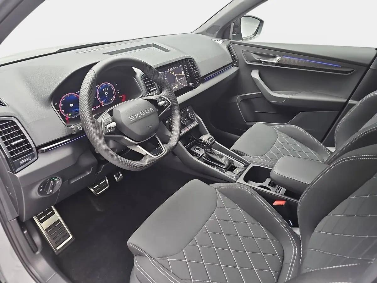 SKODA KAROQ 2.0 TDI DSG SPORTLINE AHK ACC PANO