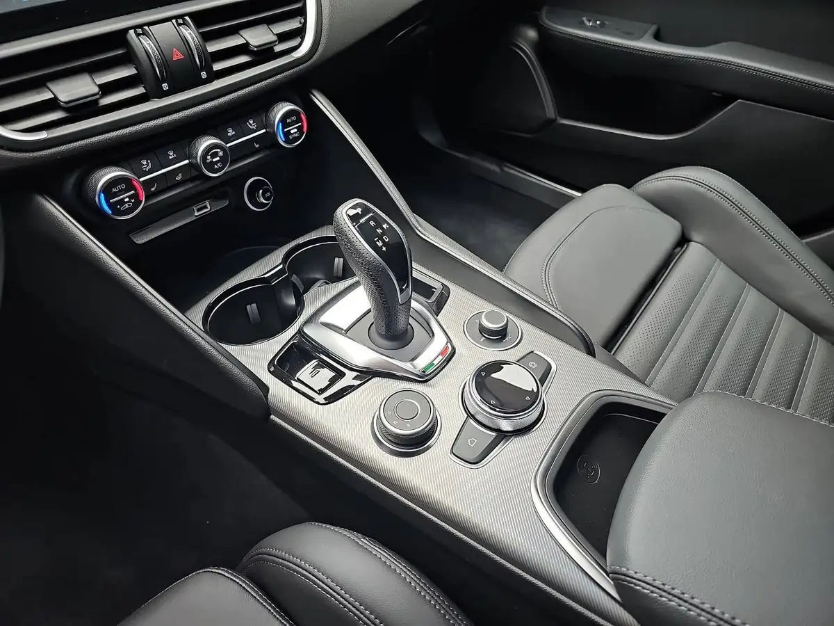 ALFA ROMEO GIULIA 2.2 DIESEL 16V Q4 VELOCE TECHNOLOGIE PAKET
