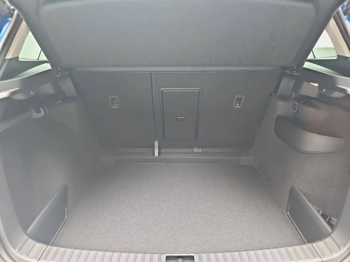 SKODA KAROQ 1.5 TSI DSG 130 JAHRE LED KLIMAAUTO SMARTLINK PDC 