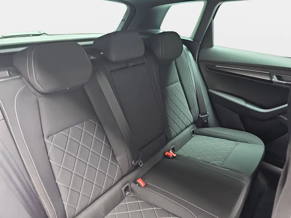 SKODA KAROQ 1.5 TSI DSG SPORTLINE NAVI LED-MATRIX PANO CANTON