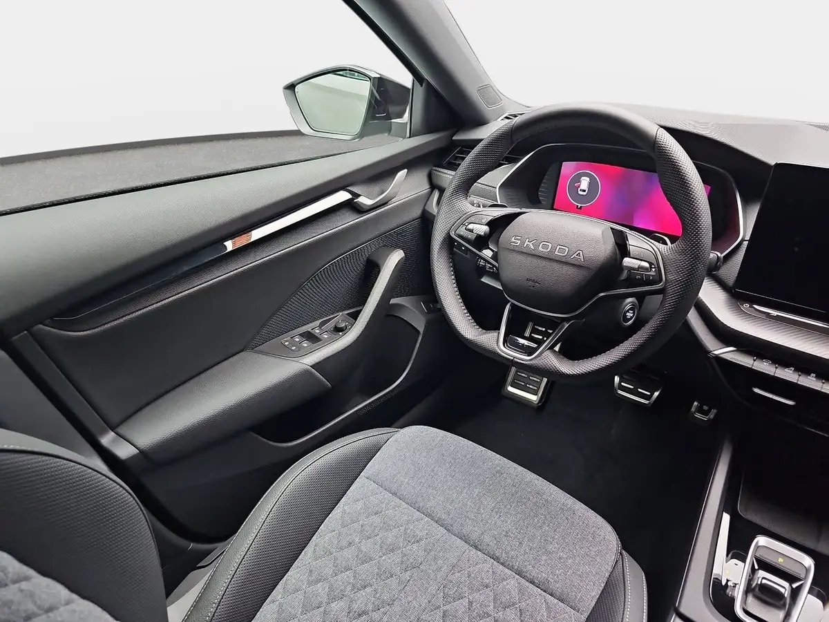 SKODA OCTAVIA COMBI 2.0 TDI DSG SPORTLINE NAVI LED