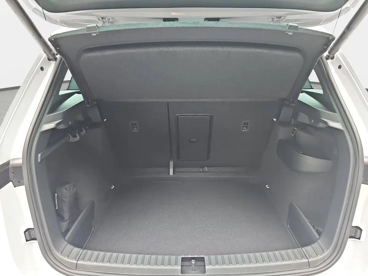 SKODA KAROQ 2.0 TSI DSG SPORTLINE 4X4 NAVI LED ACC KAMERA AHK 