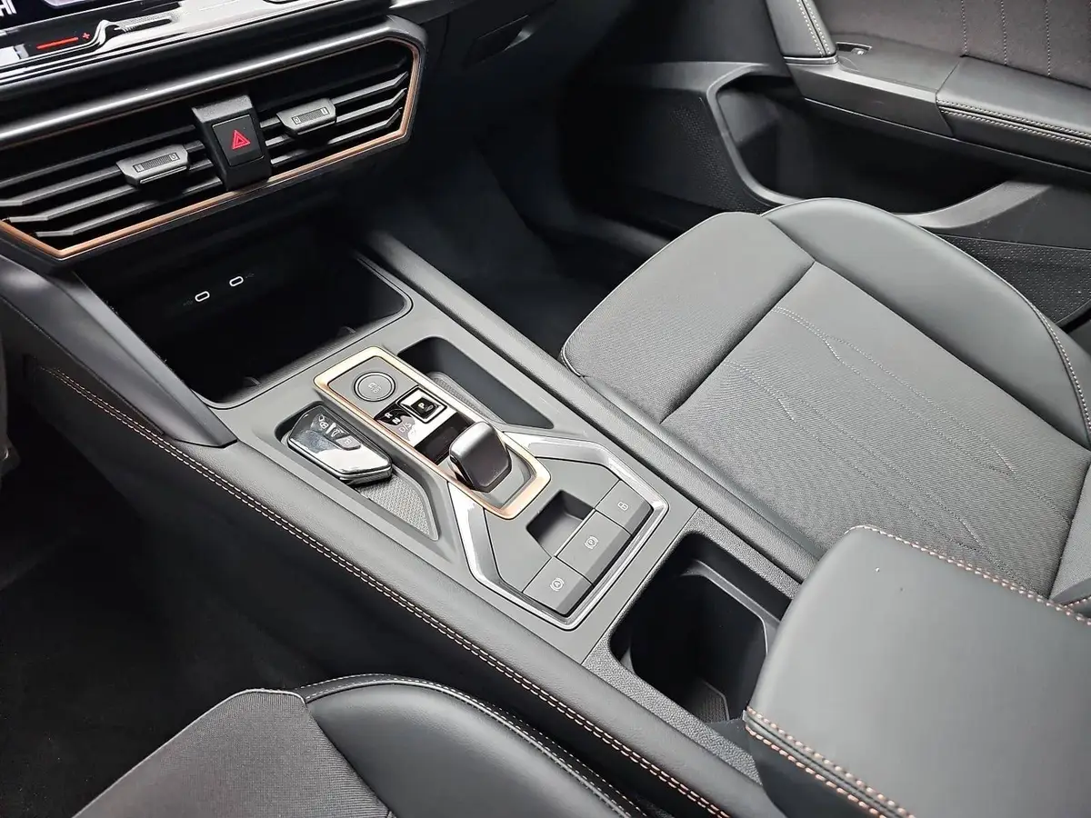 CUPRA FORMENTOR 1.5 ETSI DSG NAVI LED-MATRIX PANO EL.HECKK. ACC KA