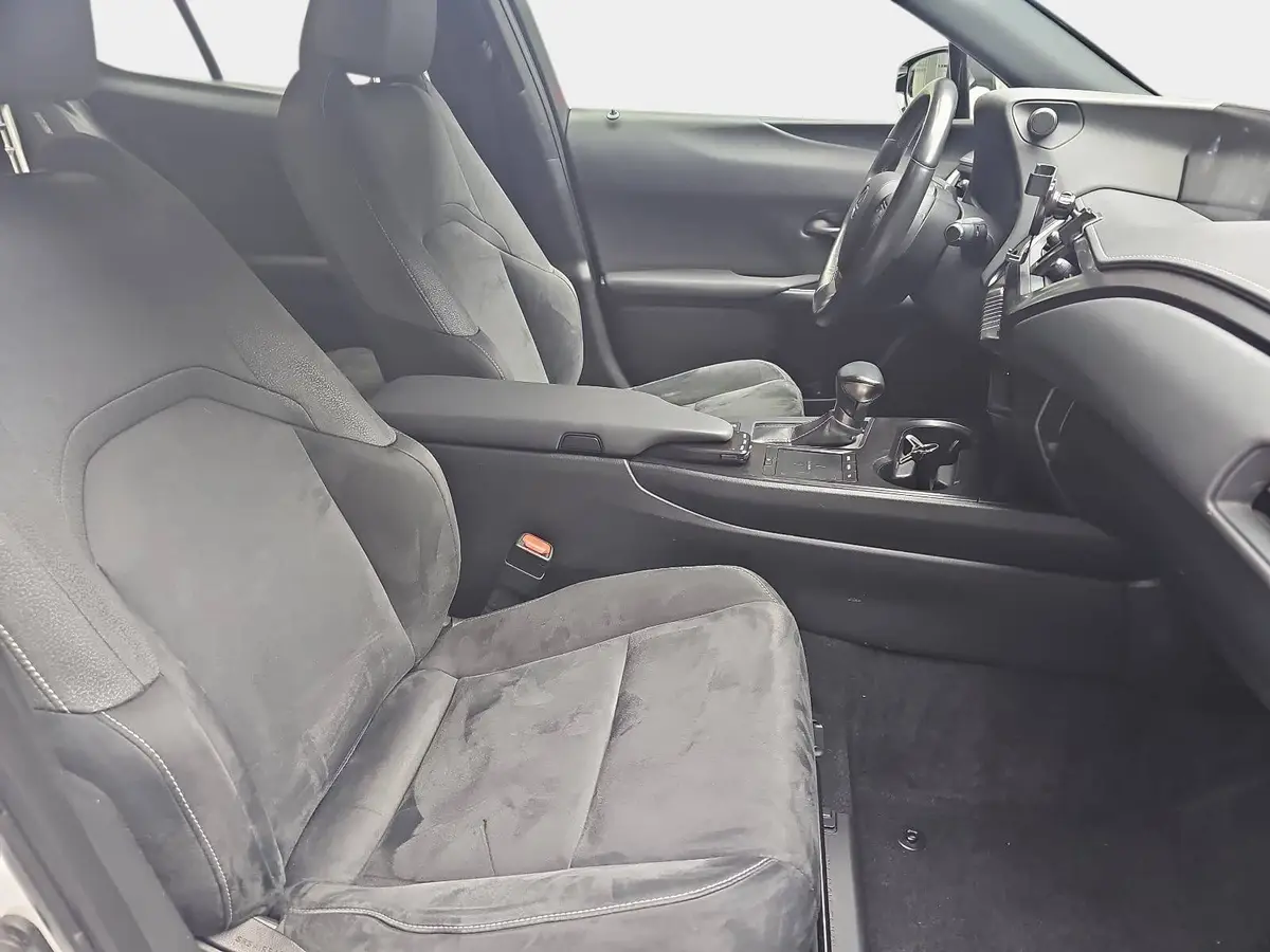 LEXUS UX 200H LED ACC LM18