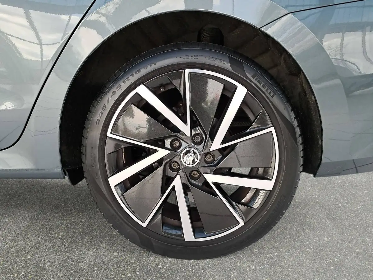 SKODA OCTAVIA COMBI 1.5 TSI ACT OPF STYLE NAVI MATRIX-LED KAMERA LM18
