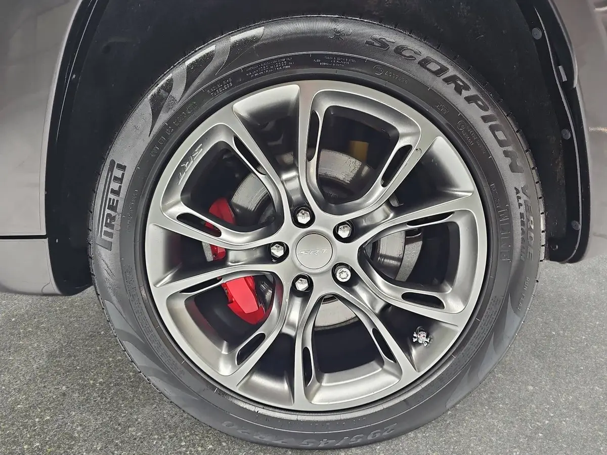 JEEP GRAND CHEROKEE 6.4 AUTO. SRT AWD NAVI SOUND WINTER PANO AHK LM20