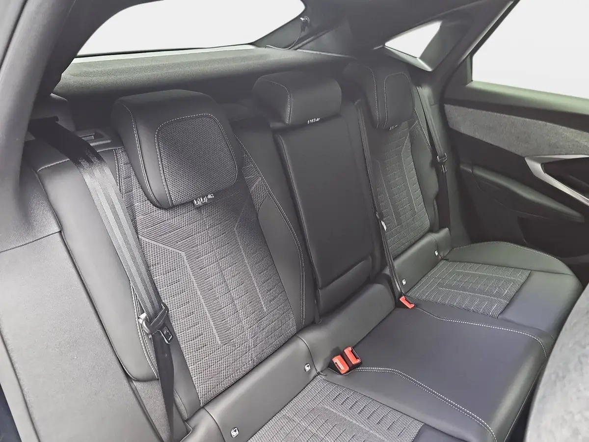 PEUGEOT 3008 1.2 HYBRID 145 E-DSC6 GT NAVI KLIMA LED AHK LM19