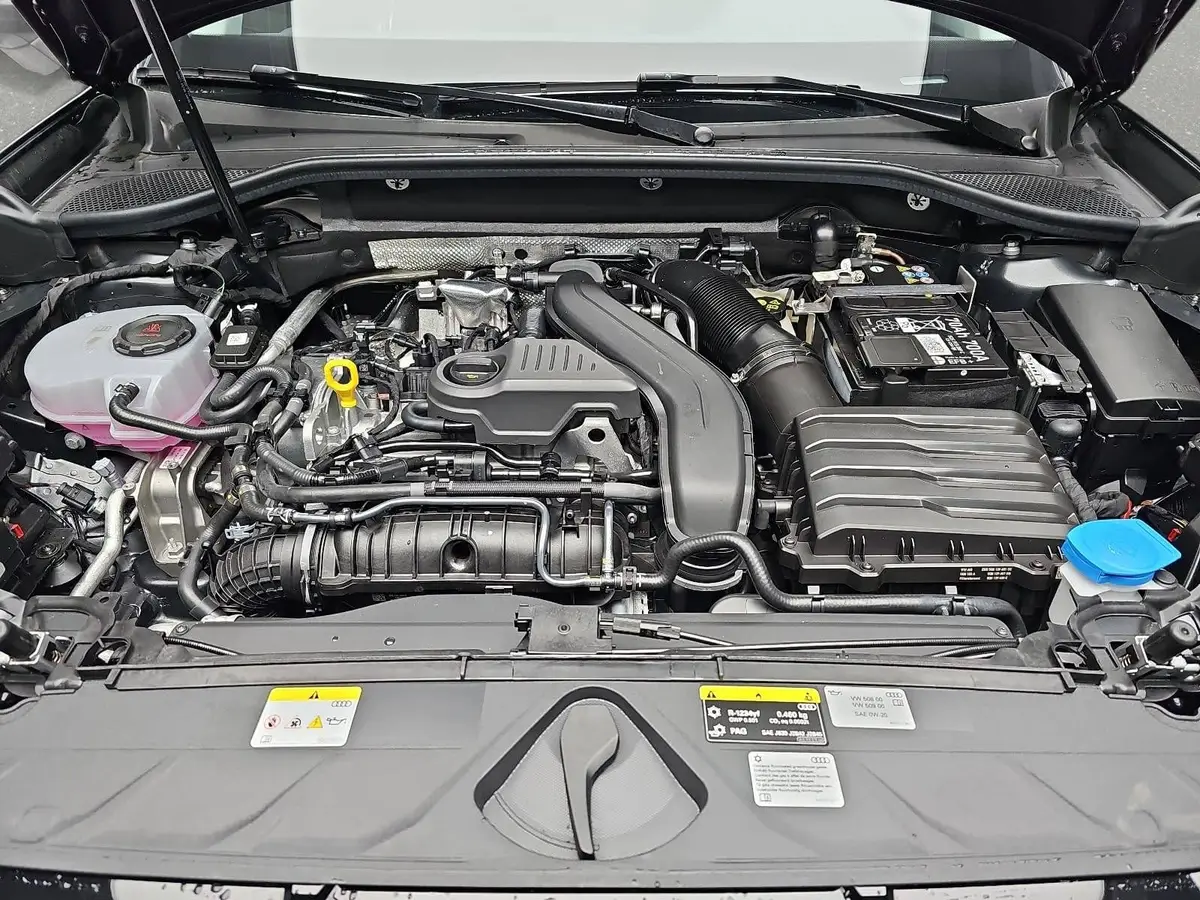 AUDI Q2 35 TFSI S-TRONIC S LINE NAVI LED ACC EL.HECKKL. WI