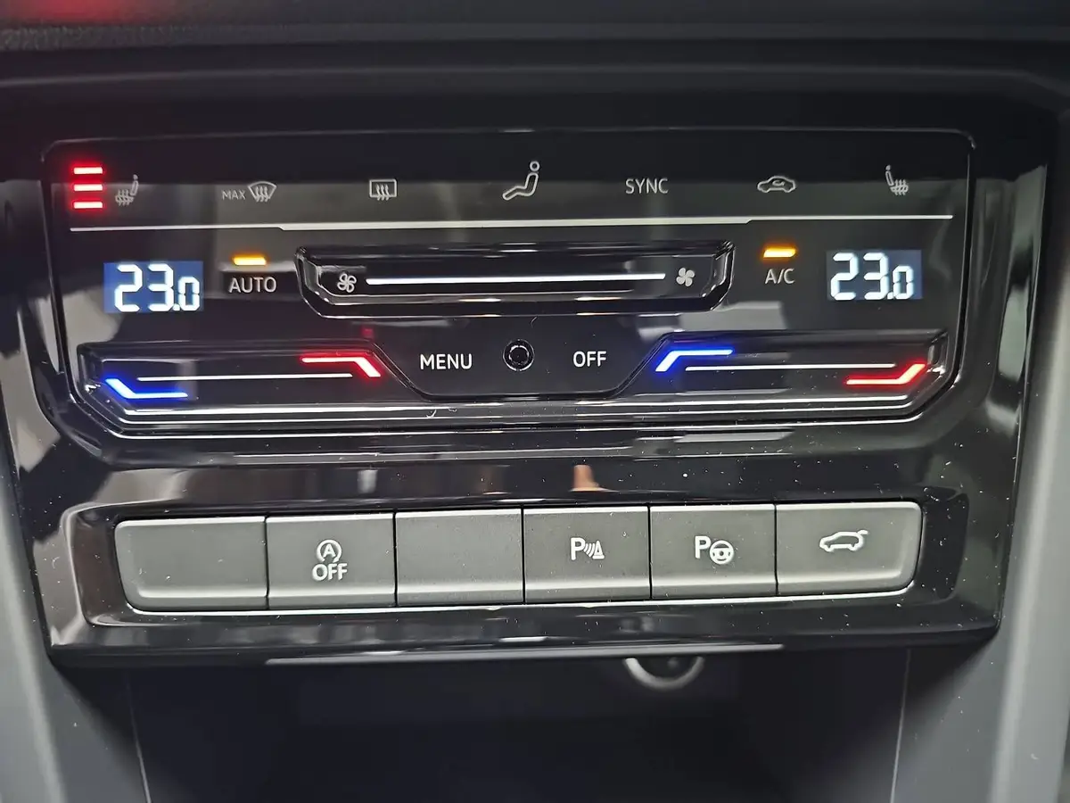 VW TOURAN 1.5 TSI DSG COMFORTLINE NAVI LED ACC 7-S AHK LM