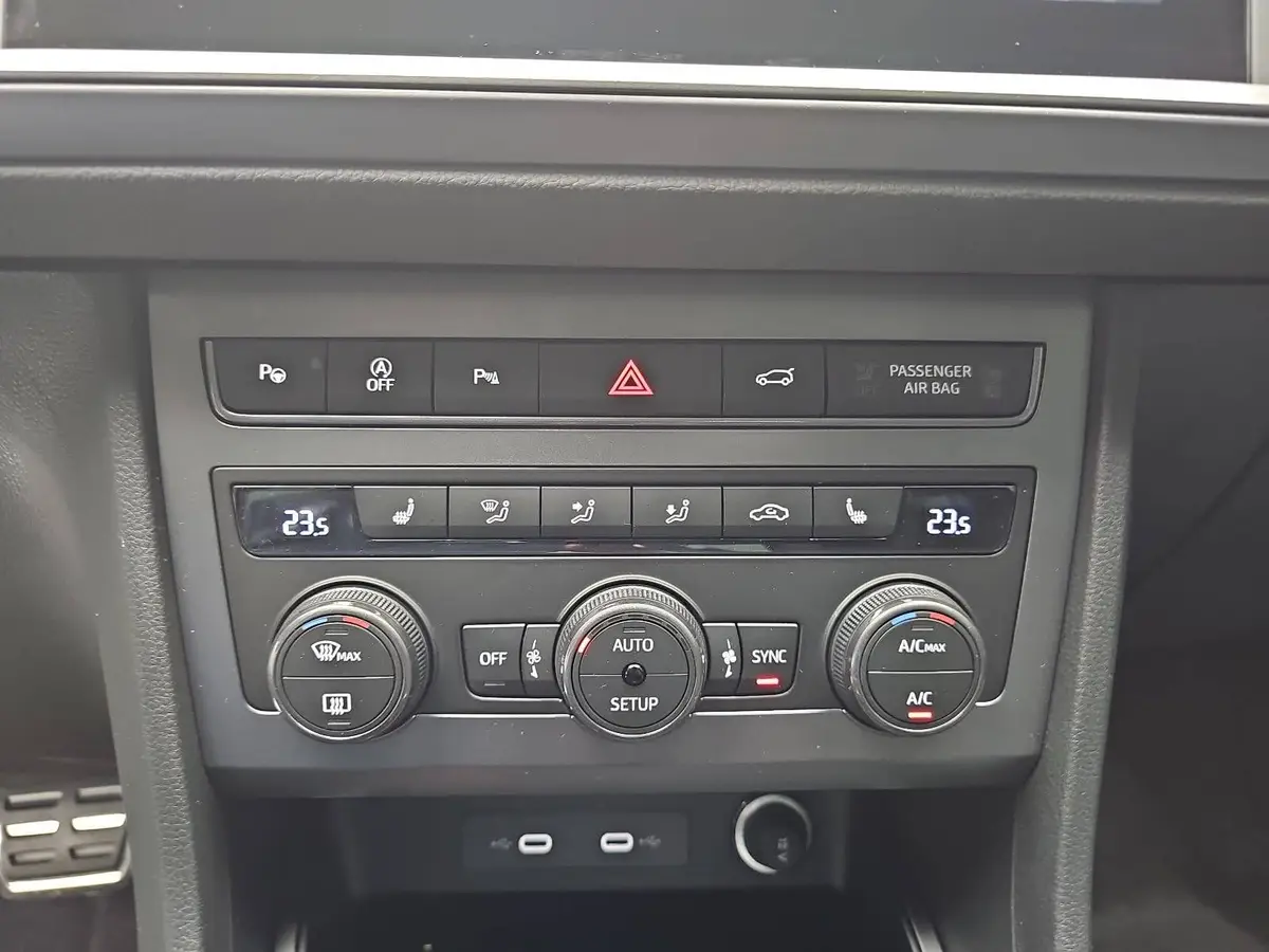 CUPRA ATECA 1.5 TSI DSG NAVI LED ACC LEDER AHK LM19