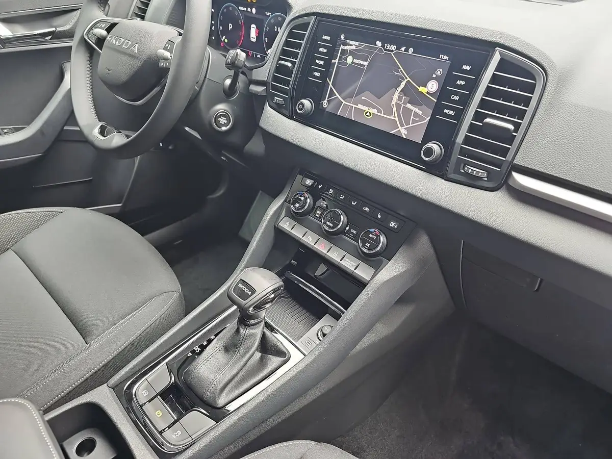SKODA KAROQ 1.5 TSI DSG SELECTION LED ACC AHK
