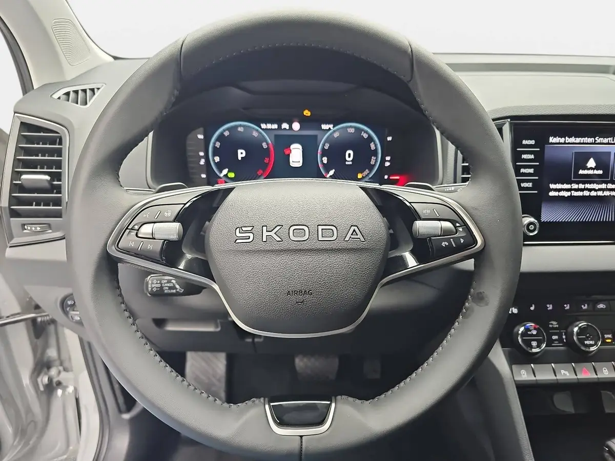 SKODA KAROQ 1.5 TSI DSG SELECTION LED ACC AHK