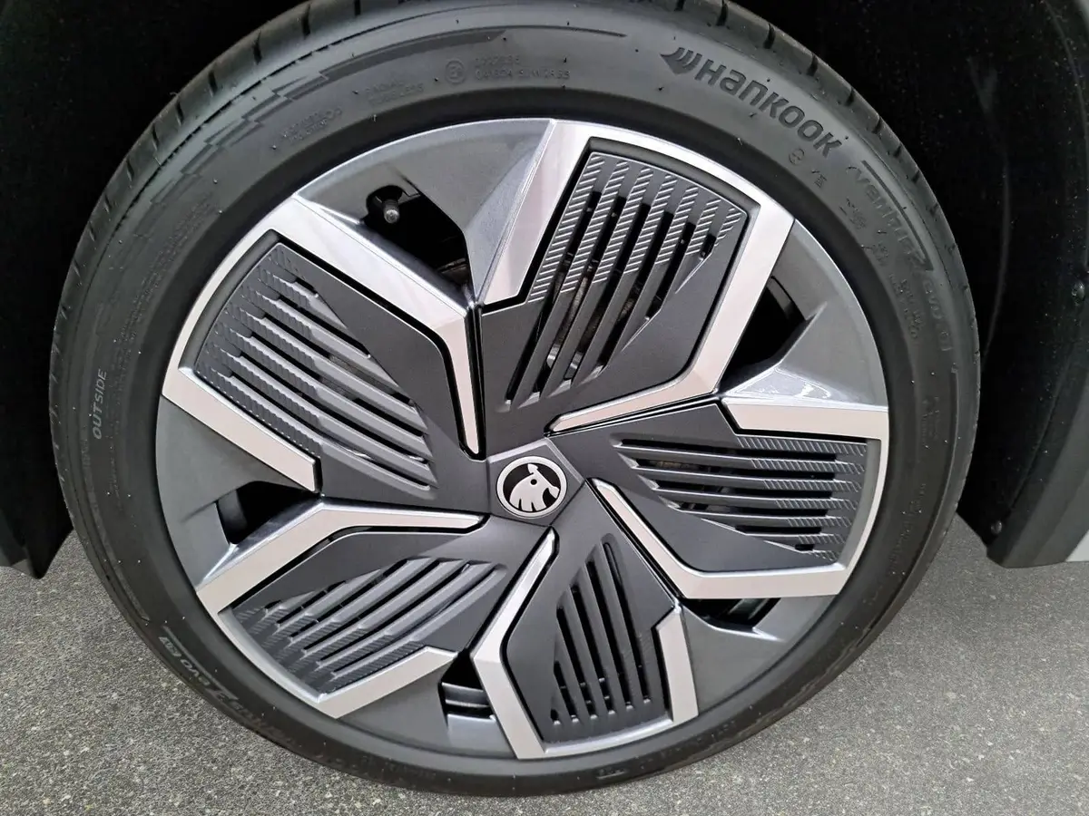 SKODA KODIAQ 2.0 TSI DSG SPORTLINE 4X4 PANO LED AHK