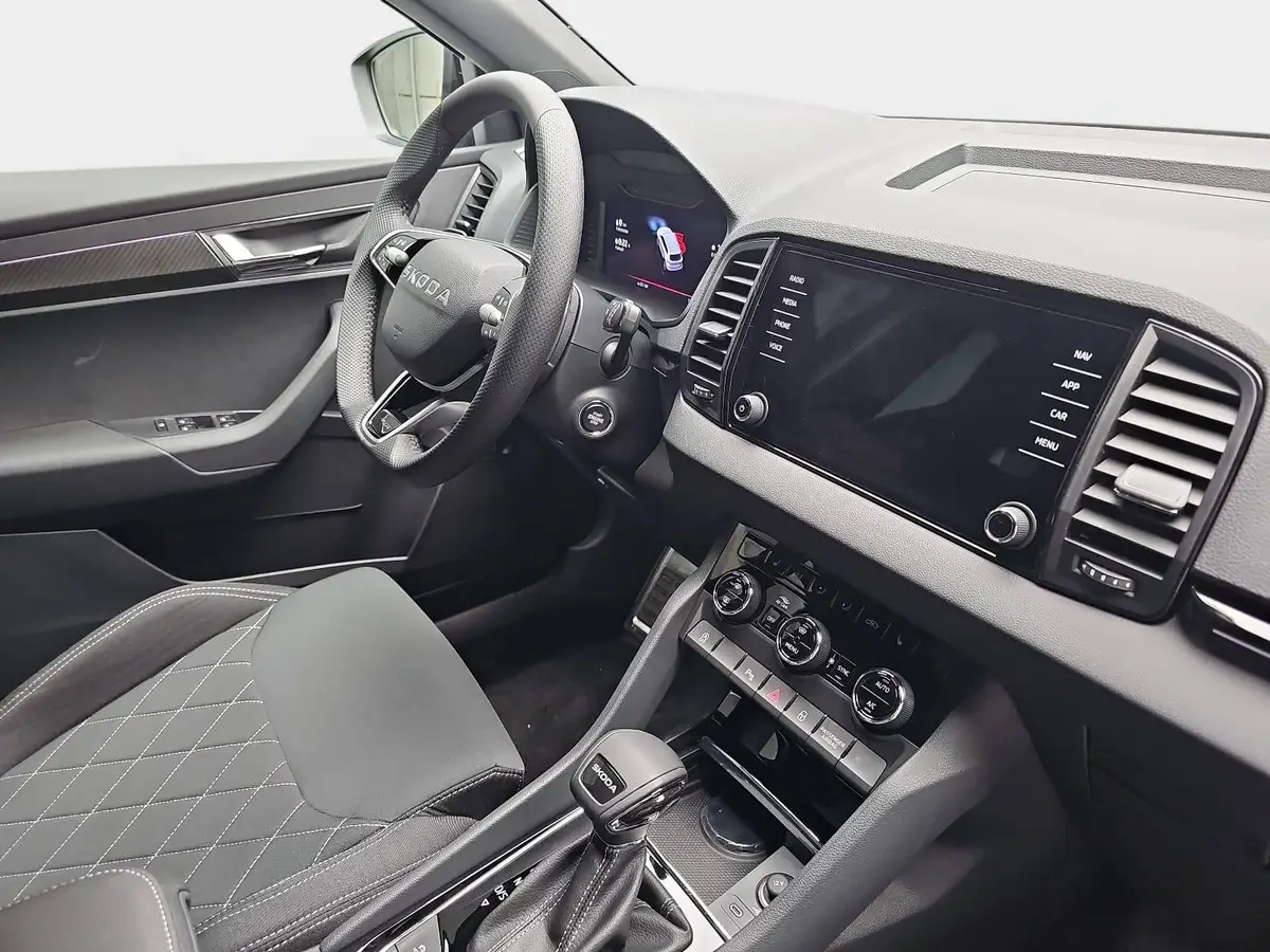 SKODA KAROQ 1.5 TSI DSG SPORTLINE NAVI LED PANO