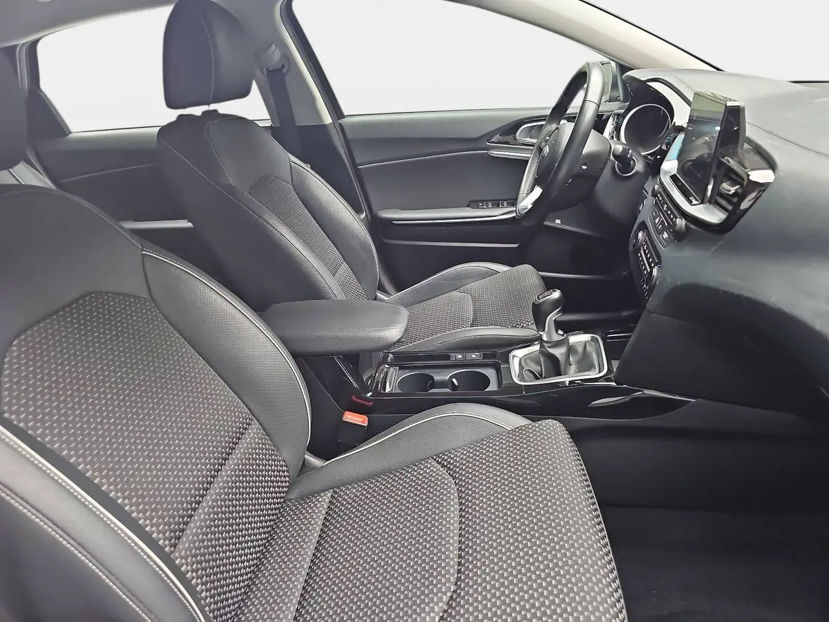 KIA CEED 1.6 CRDi Spirit Navi Winter P-Assist LM