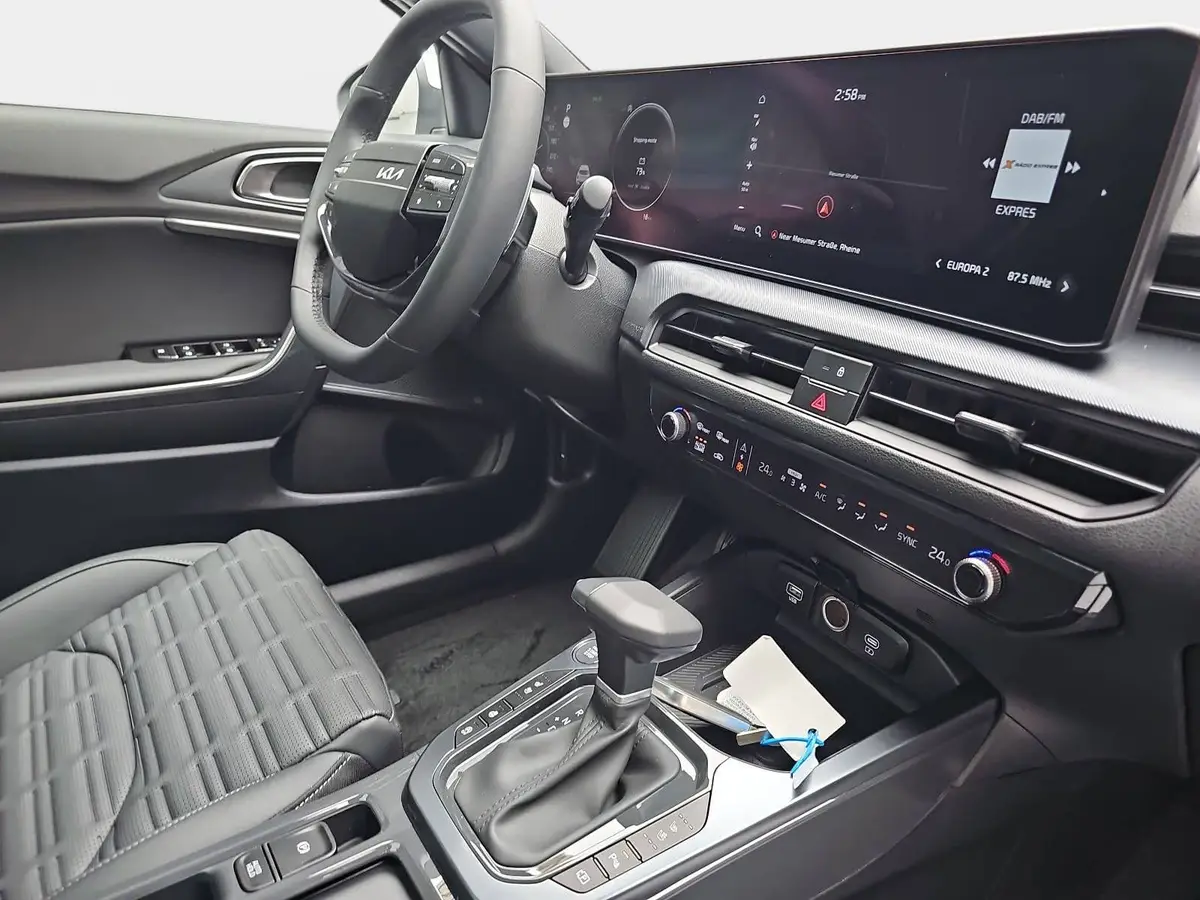 KIA XCEED 1.6 T-GDI 180 DCT SPIRIT MJ27 SOUND SITZ ADVANCED GLASDACH