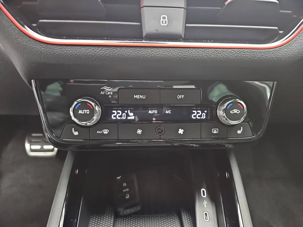 SKODA KAMIQ 1.0 TSI DSG MONTE CARLO LED PANORAMA WINTER KAMERA