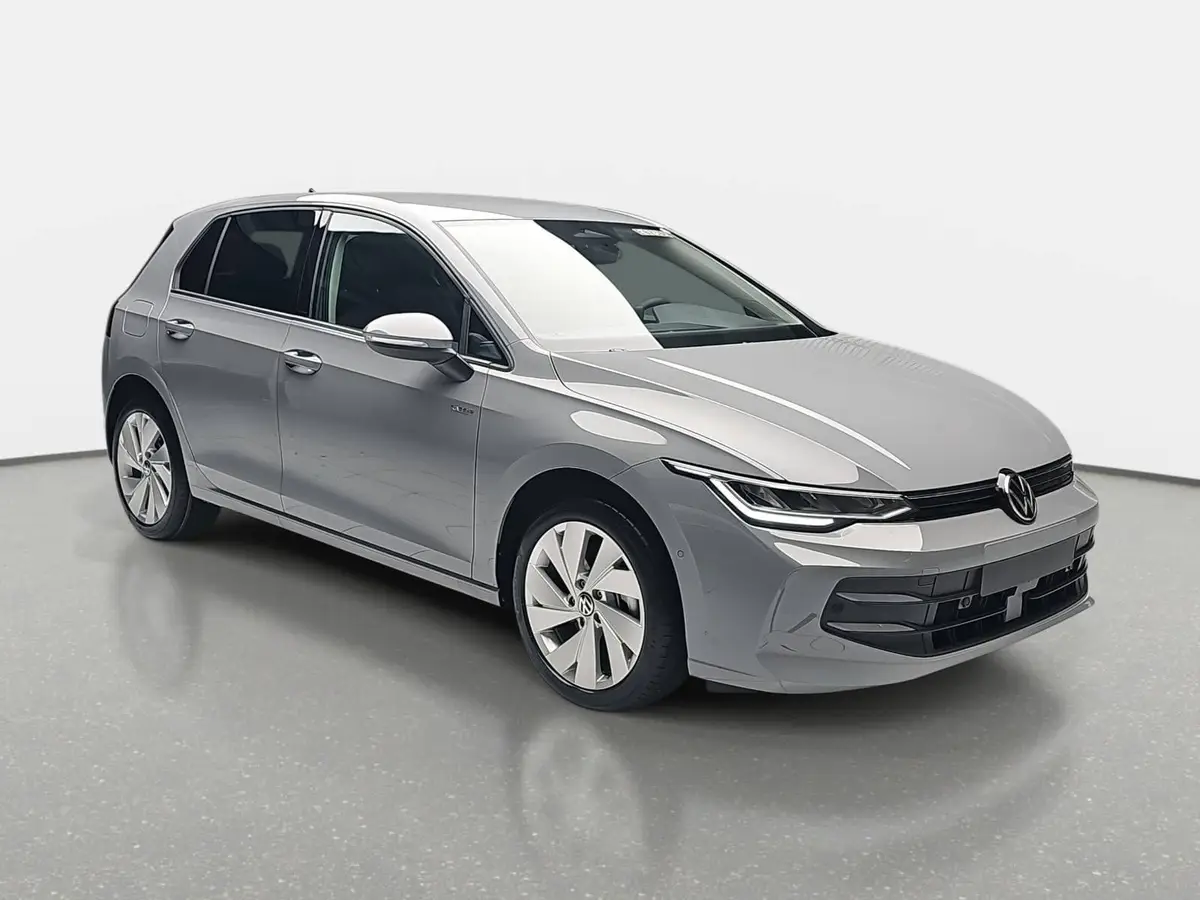 VW GOLF VIII 1.5 TSI LIFE LED ACC KAMERA AHK LM17