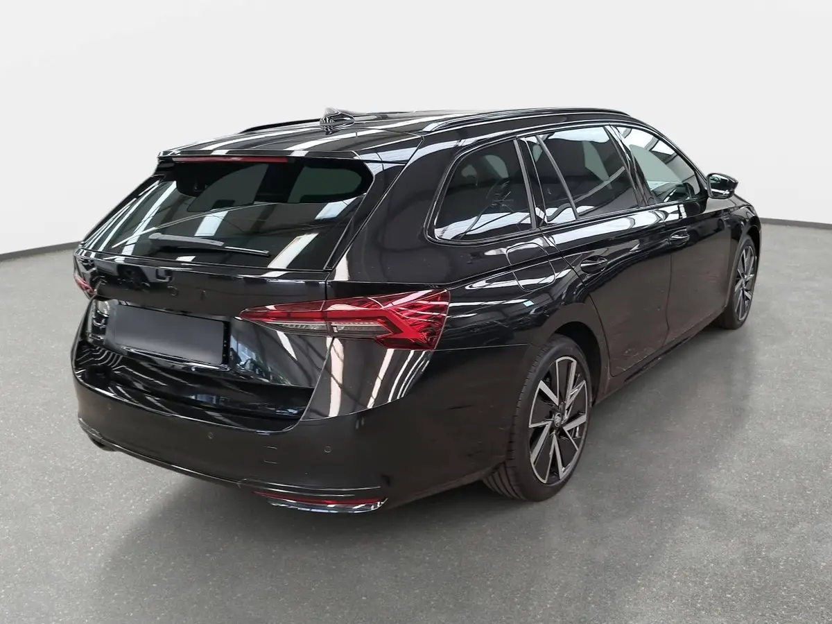 SKODA OCTAVIA COMBI 2.0 TDI DSG SPORTLINE NAVI LED