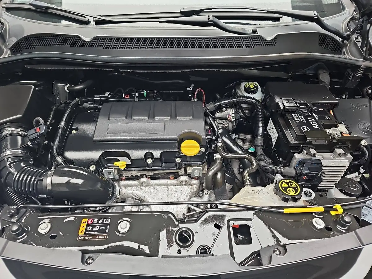 OPEL CORSA E 1.4 TURBO 120 JAHRE BI-XENON LM