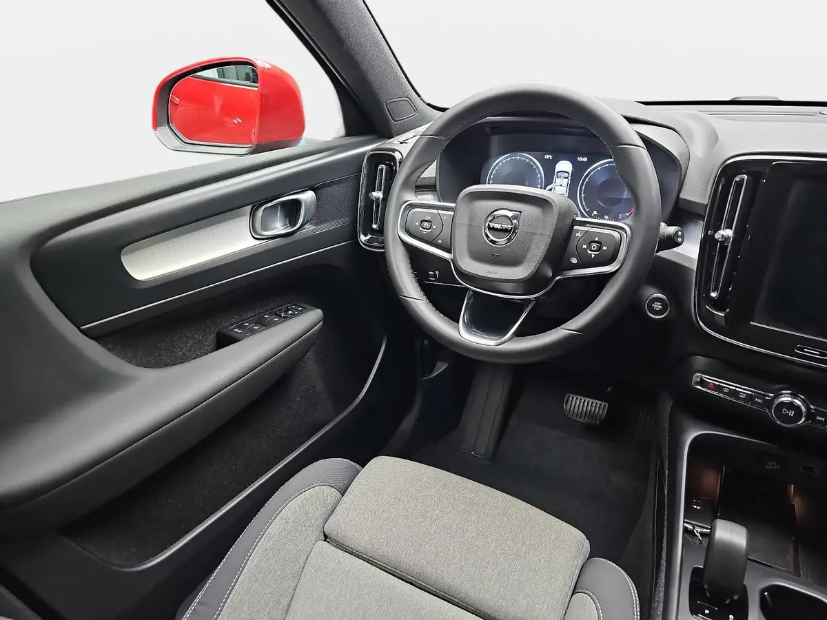 VOLVO XC40 T2 2WD AUTO. CORE NAVI LED EL.HECKKL. PDC KAMERA L