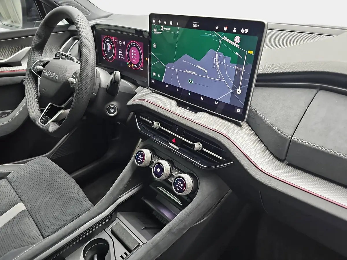 SKODA KODIAQ 1.5 TSI DSG SPORTLINE NAVI LED PANO 7-SITZE KAMERA