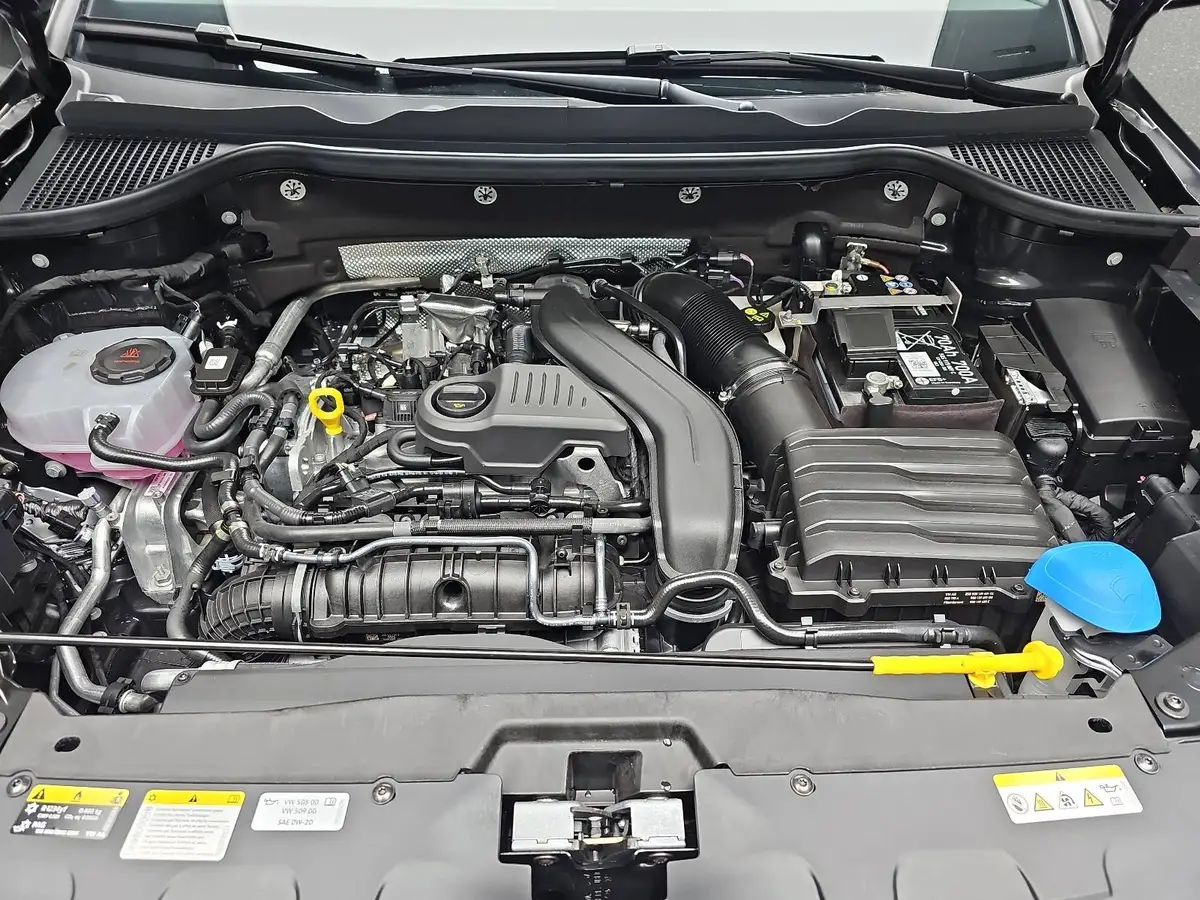 SKODA KAROQ 1.5 TSI DSG SPORTLINE NAVI LED PANO ACC WINTER KAM