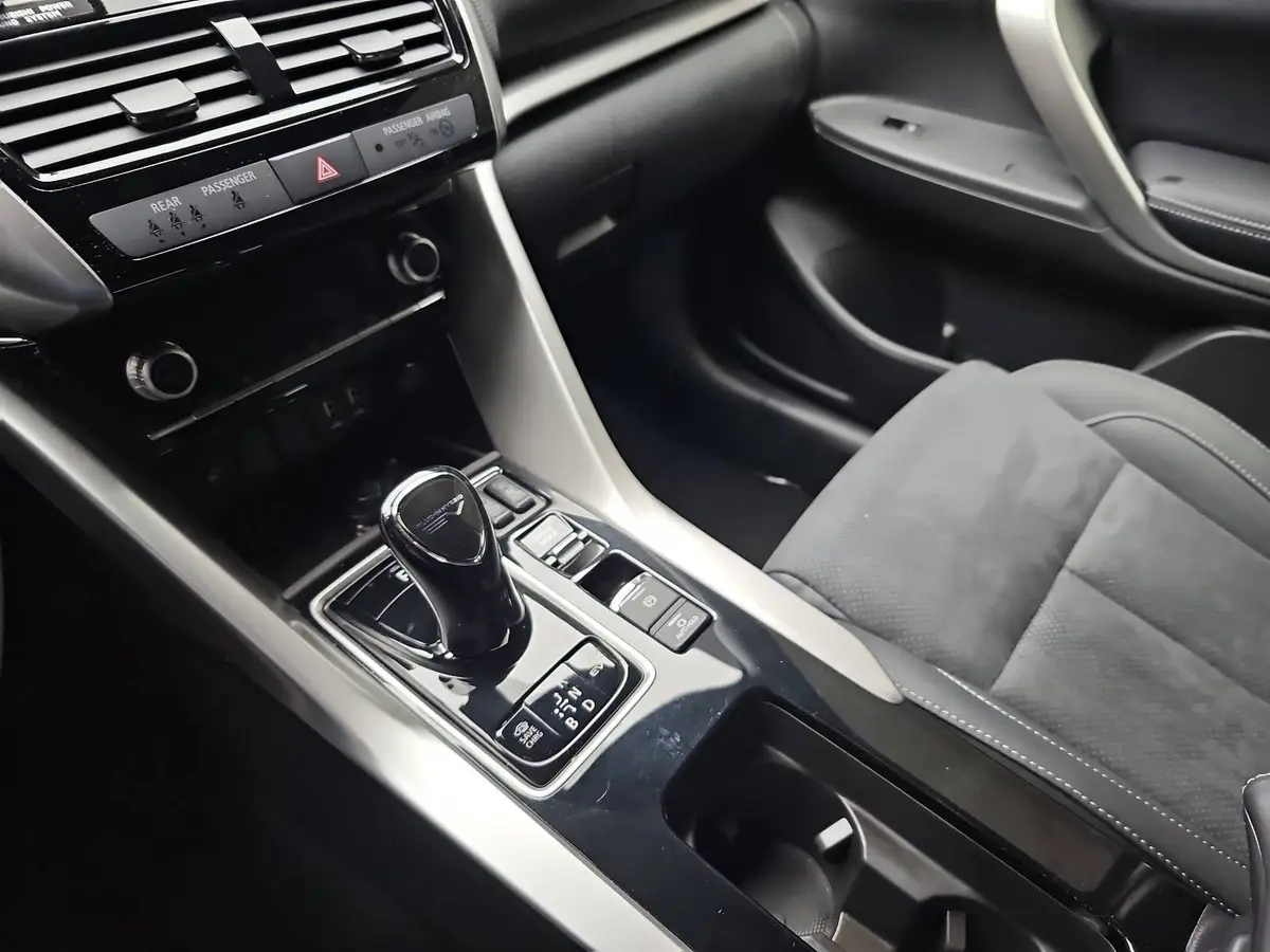 MITSUBISHI ECLIPSE CROSS 2.4 MIVEC PHEV CVT SELECT NAVI LED STANDH. 360° LM