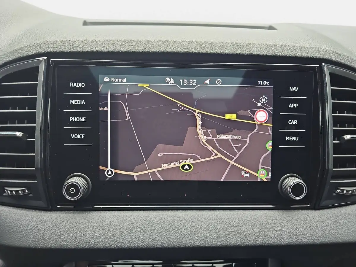 SKODA KAROQ 2.0 TSI DSG SPORTLINE 4X4 AHK PANO