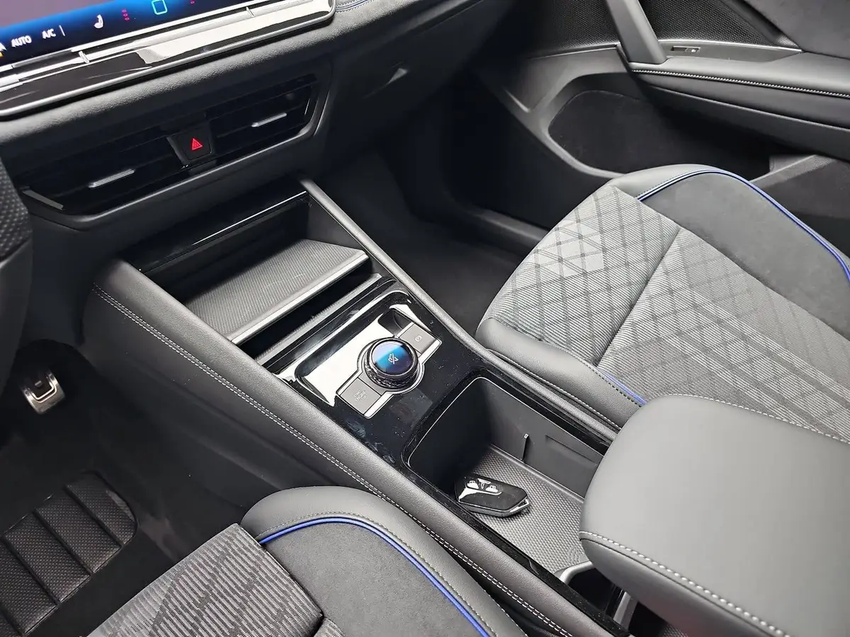 VW TIGUAN 2.0 TDI DSG R-LINE NAVI LED PANO