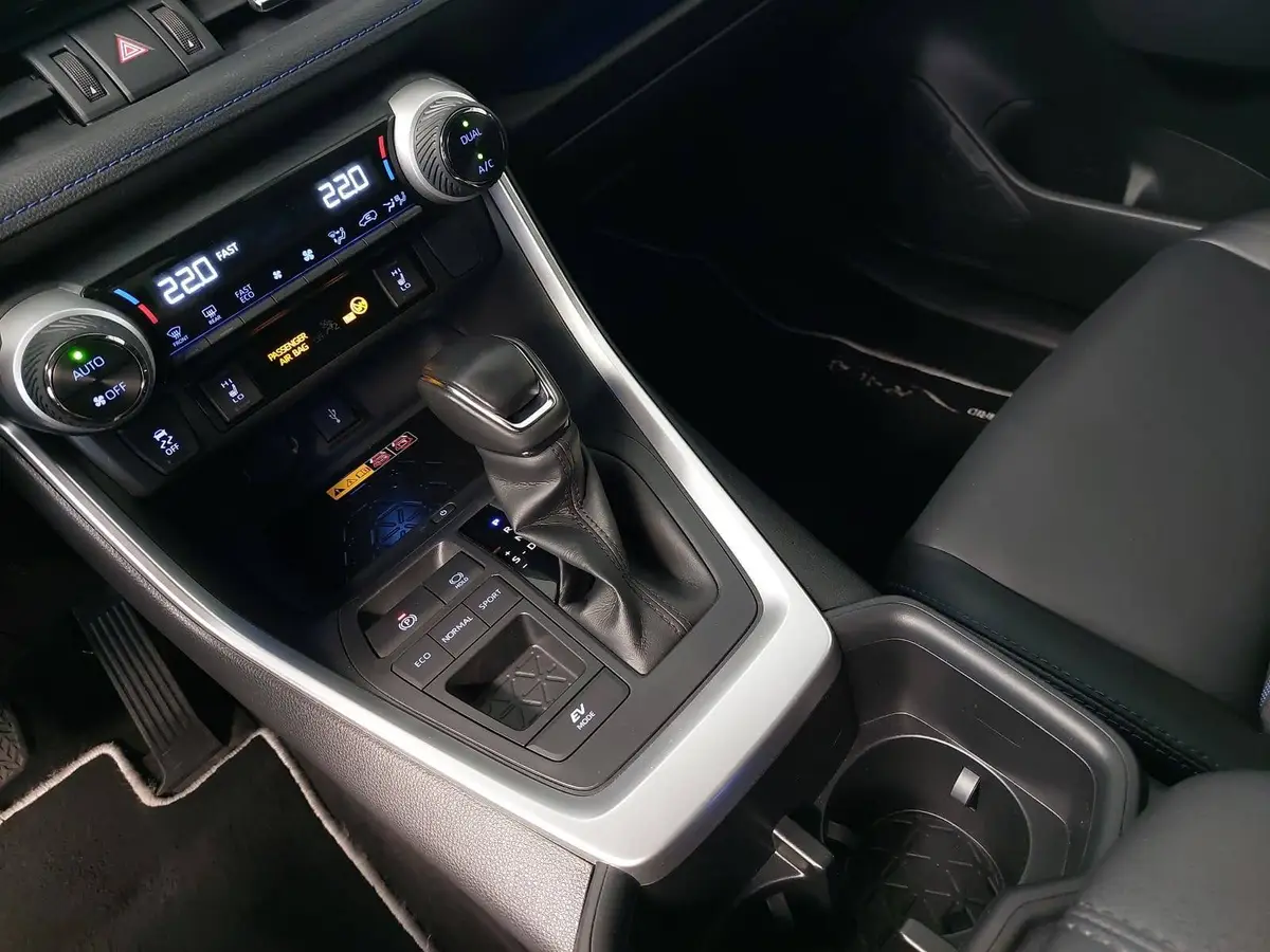 TOYOTA RAV 4 2.5 VVT-I HYBRID ECVT NAVI LED ACC WINTER PANO 360