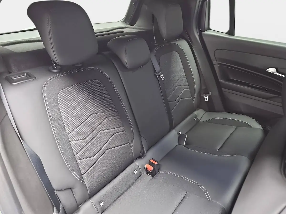 JEEP AVENGER 1.2 E-HYBRID T3 DCT SUMMIT MJ26 INFOTAINMENT UND KOMFORT-PAKET