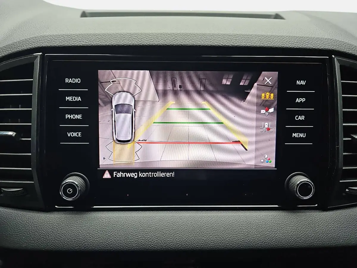 SKODA KAROQ 2.0 TDI DSG DRIVE NAVI LED AHK LM