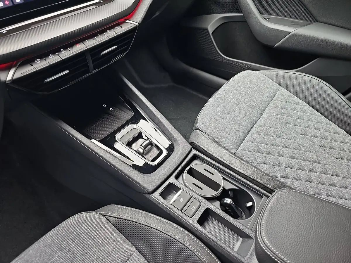 SKODA OCTAVIA COMBI 2.0 TDI DSG SPORTLINE NAVI LED