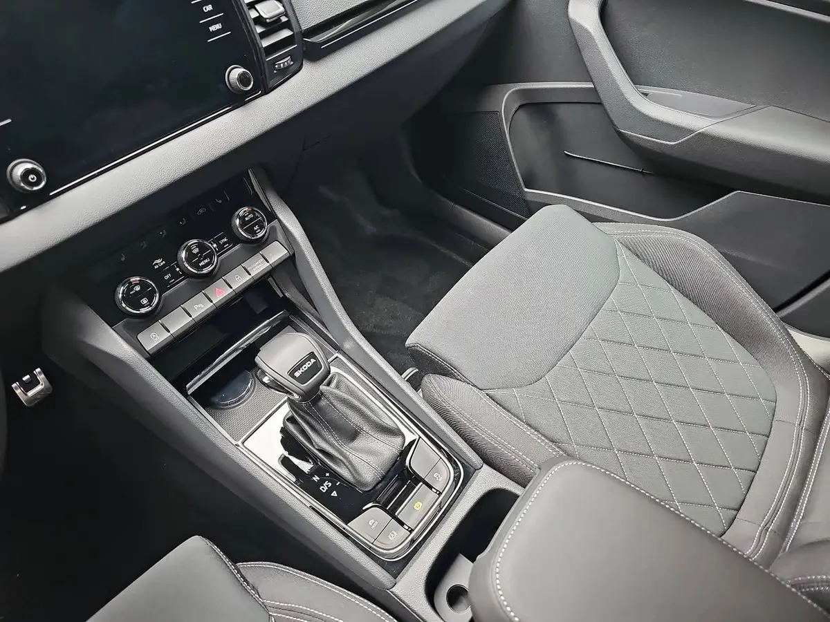 SKODA KAROQ 1.5 TSI DSG SPORTLINE NAVI LED PANO