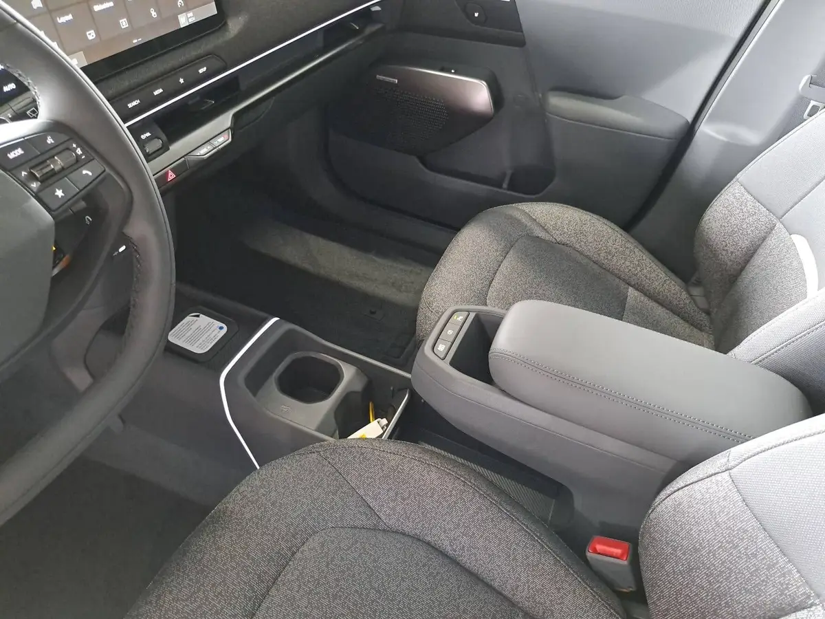 KIA EV2 61.0 KWH EARTH MJ27 4SITZE WINTER-CONNECT TECHN DRIVEWISE-PARK DESIGN