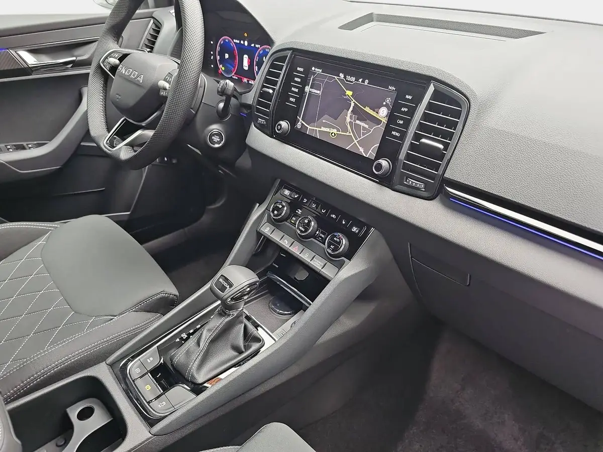 SKODA KAROQ 2.0 TDI DSG SPORTLINE AHK ACC PANO