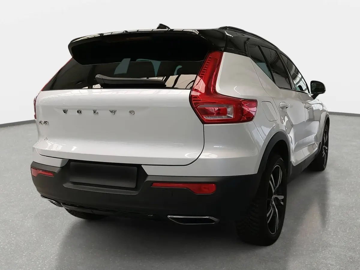 VOLVO XC40 T3 2WD R-DESIGN LED GRA WINTER LM
