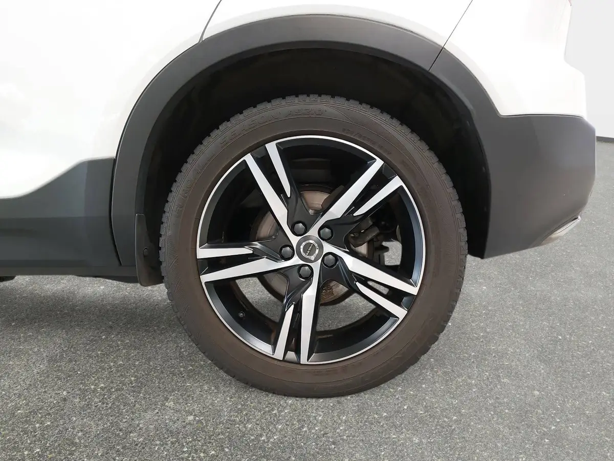 VOLVO XC40 T3 2WD R-DESIGN LED GRA WINTER LM