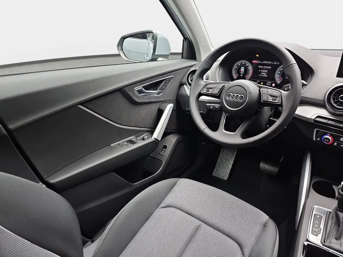 AUDI Q2 35 TFSI S-TRONIC S LINE NAVI LED ACC EL.HECKKL. WI