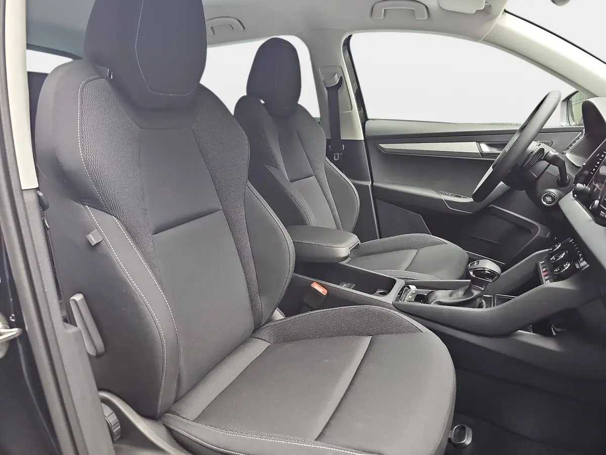 SKODA KAROQ 1.5 TSI DSG SELECTION LED ACC AHK