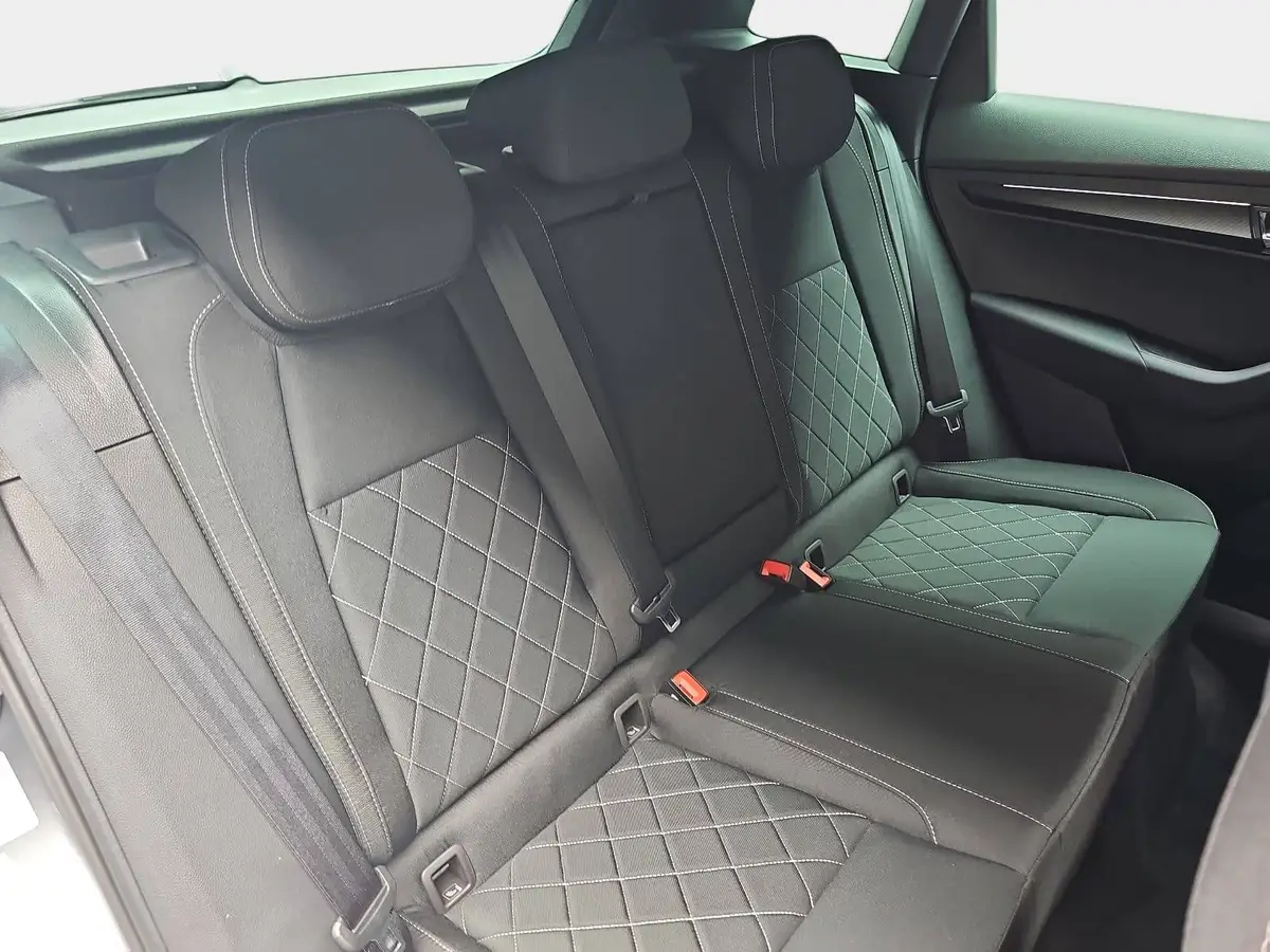 SKODA KAROQ 2.0 TSI DSG SPORTLINE 4X4 AHK PANO
