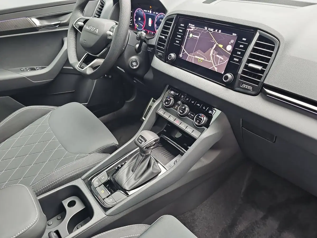 SKODA KAROQ 2.0 TSI DSG SPORTLINE 4X4 AHK PANO