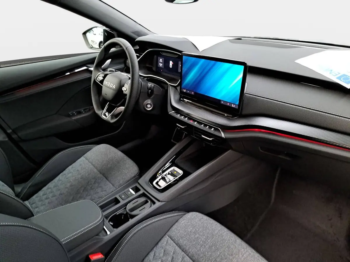 SKODA OCTAVIA COMBI 2.0 TDI DSG SPORTLINE NAVI LED