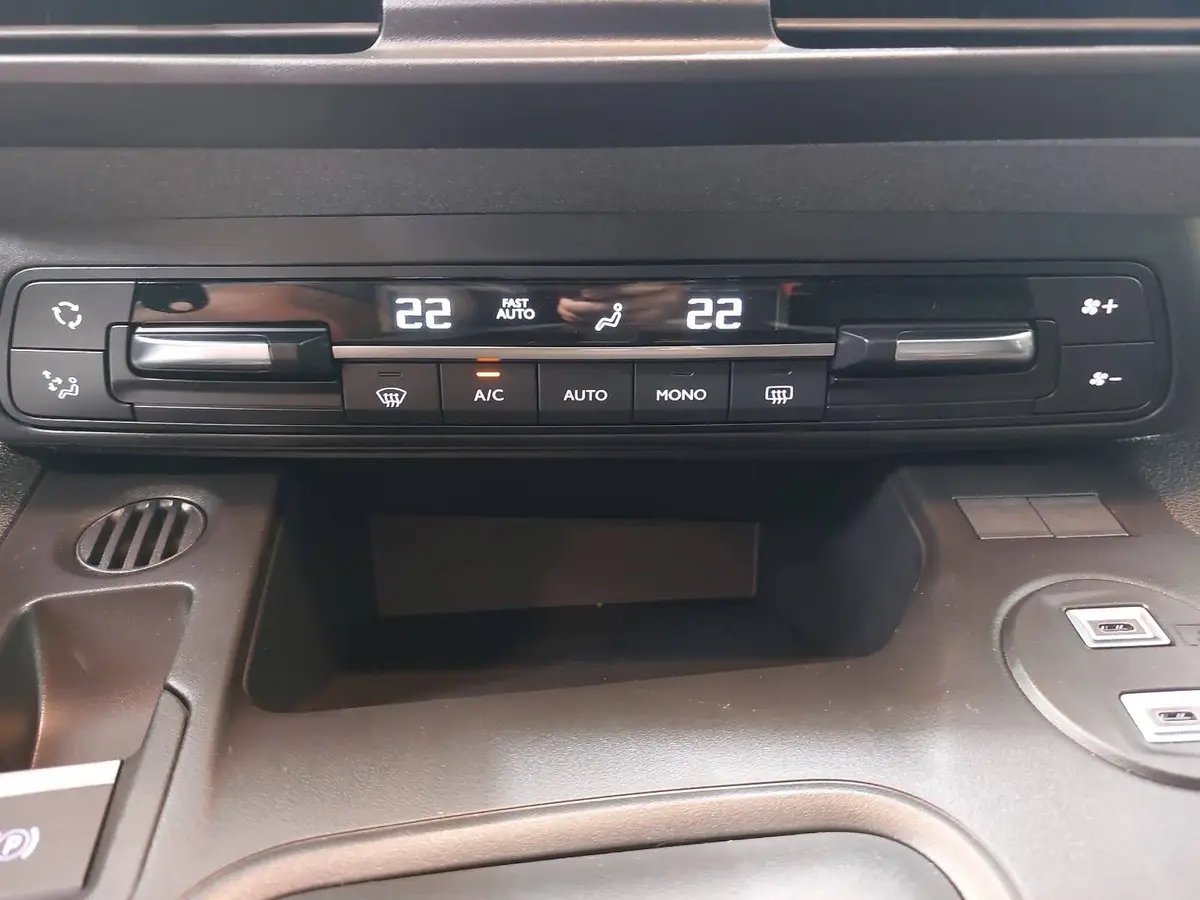PEUGEOT RIFTER BLUEHDI 130 CV EAT8 GT L2 7-S NAVI LED AHK LM