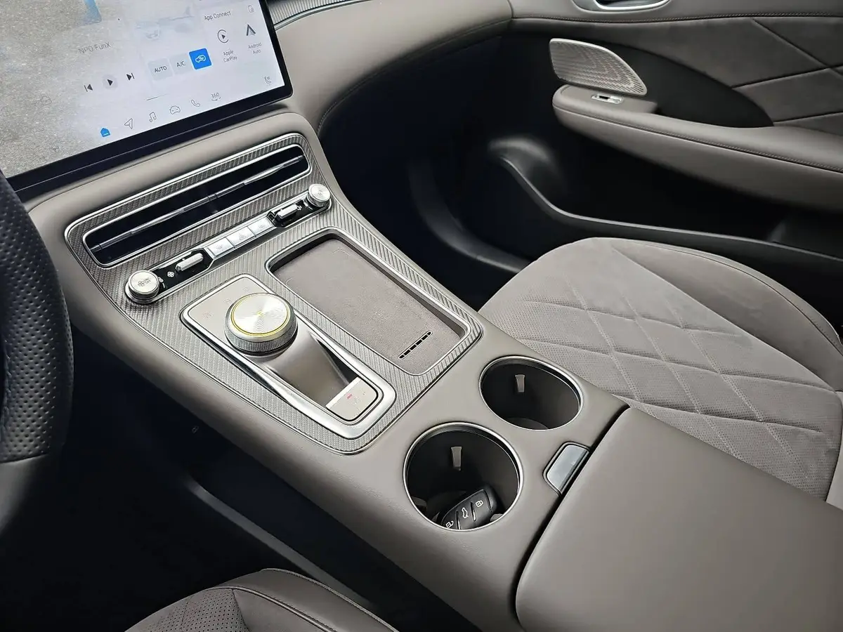 MG ANDERE EV 77 KWH LUXURY PANORAMA LEDER 20-ZOLL