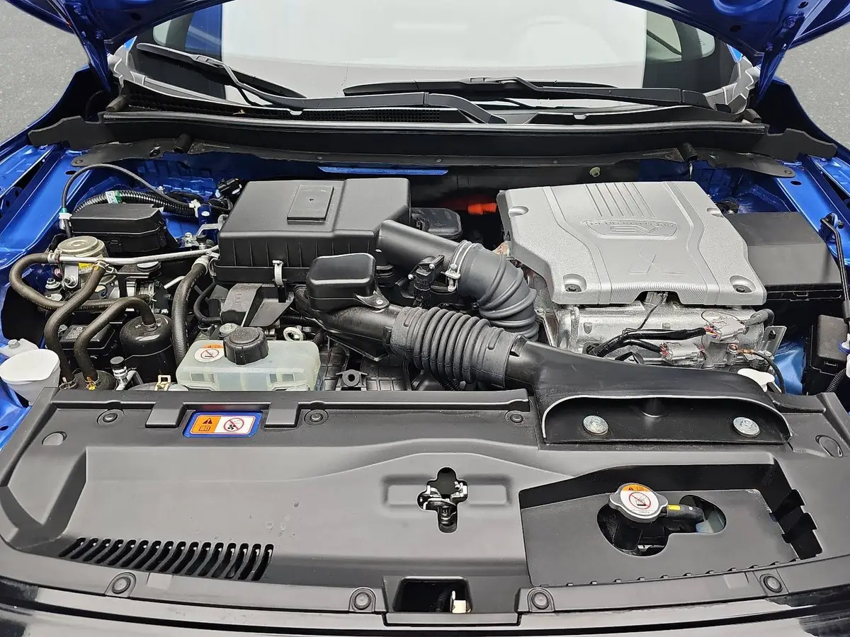 MITSUBISHI ECLIPSE CROSS 2.4 MIVEC PHEV CVT SELECT NAVI LED STANDH. 360° LM