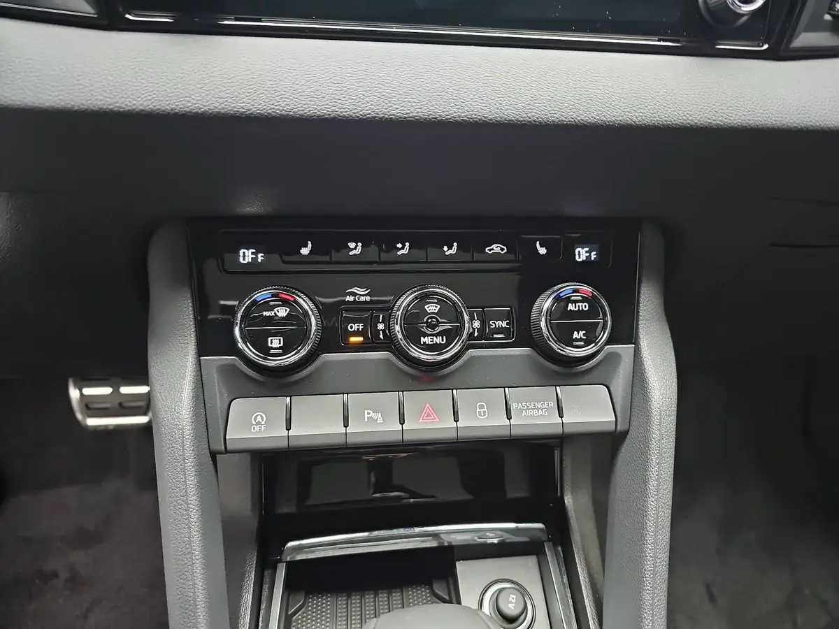 SKODA KAROQ 1.5 TSI DSG SPORTLINE NAVI LED PANO ACC WINTER KAM