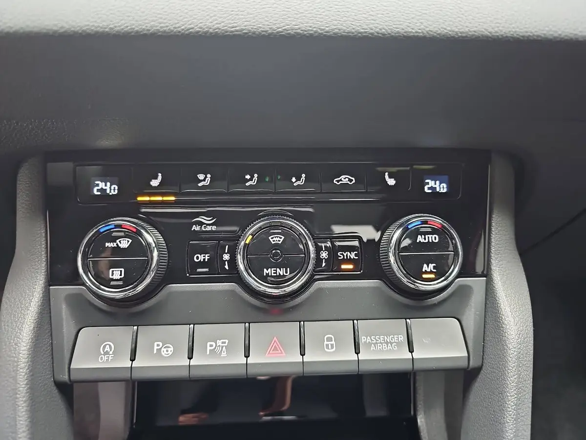 SKODA KAROQ 1.5 TSI DSG SPORTLINE NAVI LED-MATRIX PANO WINTER 